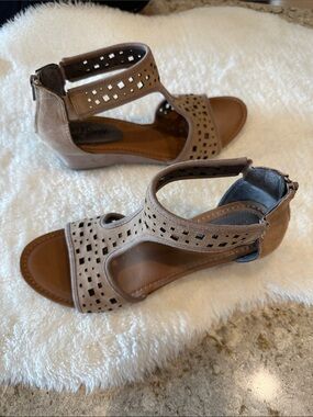 Sofft Taupe Cutout Back-Zip Sandals